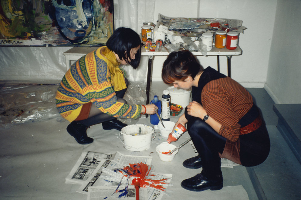 „Begegnungen“, Gemeinschaftsarbeit mit Yin Xiuzhen,  Galerie ozwei, Berlin, 1993